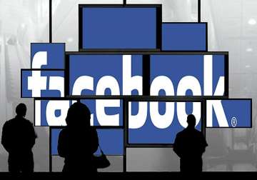 stopped from using facebook maharashtra girl ends life