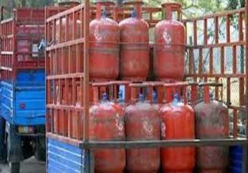 subsidised lpg cylinders to be delinked from aadhaar in hp