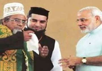 sufi imam angry over modi refusing to wear his cap