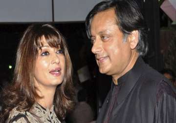 sunanda pushkar s autopsy report submitted shinde asks police to hasten probe