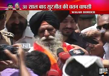 surjeet singh crosses over to india after 31 years in pak jail