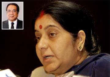 sushma swaraj opposes lok sabha secretary general s extension