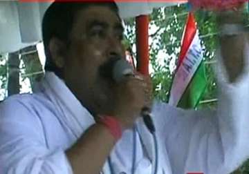 tmc leader threatens again party leadership stands by him