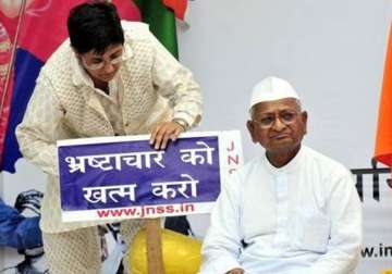 take a stand on lokpal as you did on n energy team hazare tells pm