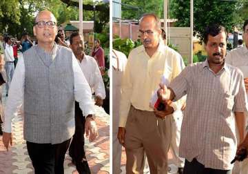 team anna attacks singhvi for excluding group c from lokpal