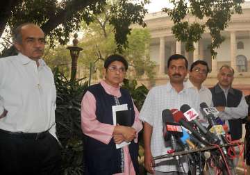 team anna to send notices to 14 union ministers