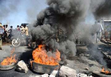 telangana curfew in vizianagaram as violence spreads jagan blames sonia