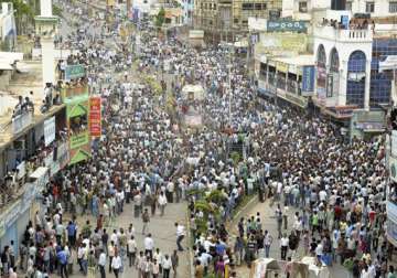 telangana supporters stage protest against vijayamma