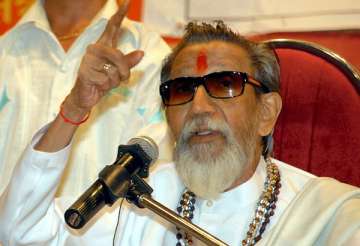 thackeray appeals to maharashtra mps to join hands over belgaum