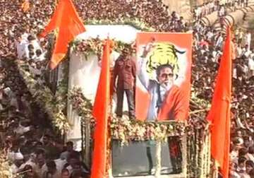 thackeray s cremation marks a first for mumbai