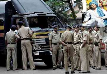 thief dies after mumbai police hits him in public