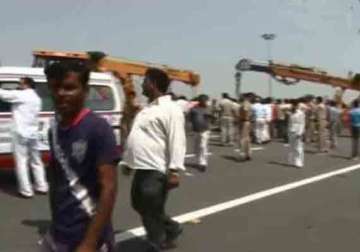 four dead in road accident on yamuna expressway