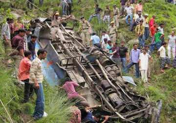 17 killed seven injured as bus plunges into gorge in uttarakhand