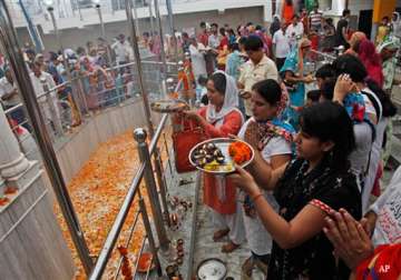thousands of kashmiri pandits visit kheer bhavani mela
