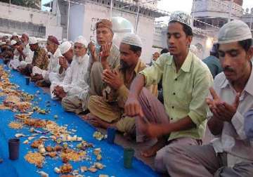 thousands of flood victims observe ramadan fast
