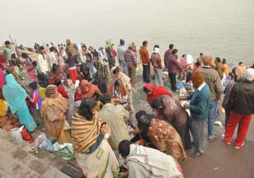 thousands take dip in himachal to mark makar sankranti