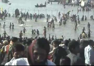 thousands take holy dip at prayag on magh poornima