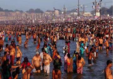 thousands take holy dip on mahashivratri