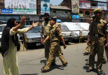 three chinese troops who entered ladakh handed over to kashmir police