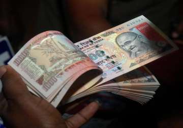 three arrested in delhi with rs.4.5 lakh in fake notes