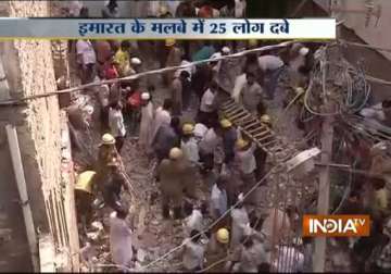 10 killed in building collapse in north delhi