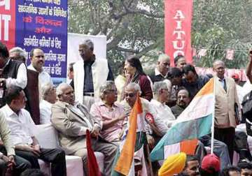 trade unions stage march in delhi protesting violation of labour laws
