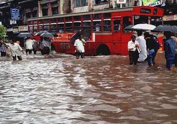 traffic snarls waterlogging in mumbai due to heavy rains