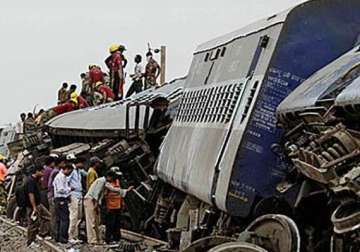 40 injured in train collision in north bengal