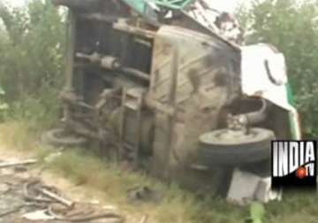 truck slams into tempo carrying schoolchildren train rams into tractor