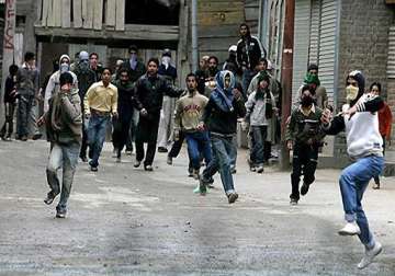 two inured in stone pelting in kashmir