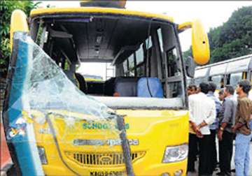 two gurgaon school buses collide in delhi 8 students hurt
