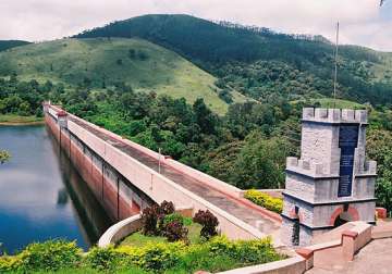 two kerala ministers hold fast over mullaperiyar dam issue