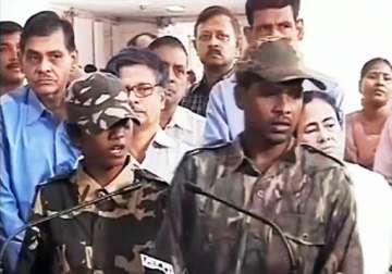 two maoists surrender before mamata in writers building