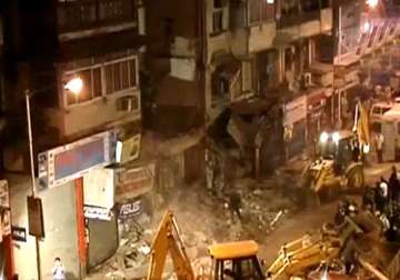 two dead five hurt in mumbai building collapse