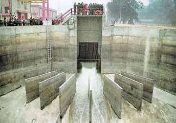 up govt fixes ganga canal breach restores water supply to delhi