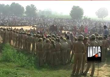 up police fire in air after clashes with villagers near meerut
