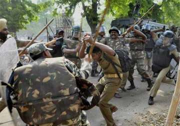 up police lathicharge protesting homeguards