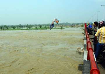 up receives fresh rains major rivers on rise