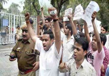 upsc aspirants protest outside parliament