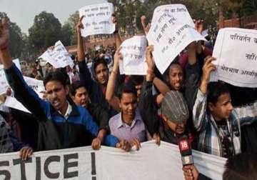 upsc aspirants protest against csat in delhi