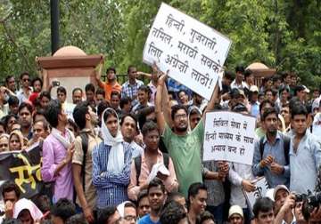 upsc aspirants protest delhi metro shuts 2 stations