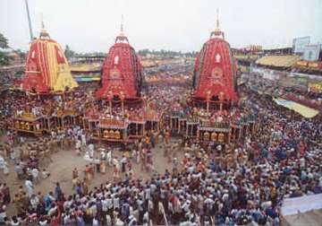 us national thrashed for trying to board jagannath chariot in puri