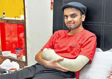 unbelievable 21 yr old man walks into delhi hospital with severed arm