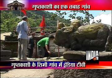 uttarakhand huge cracks develop in houses temple near guptkashi people leaving homes