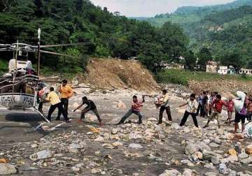 uttarakhand 3 killed as rains stall relief efforts 4700 missing so far