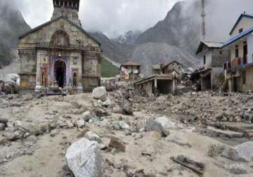 uttarakhand 80 policemen stranded in kedarnath officials ask india tv reporter about return trail