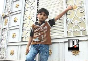 uttarakhand 5 year old abhijit in indore endlessly waits for his parents who are no more
