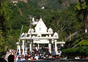 vaishnodevi yatra resumes after wildfire brought under control
