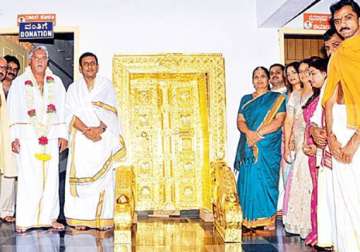 vijay mallya offers 2.5 kg goldplated door to karnataka temple