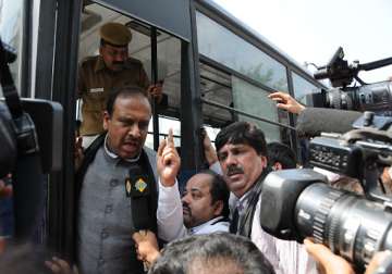 vijender gupta forced to leave from protest site